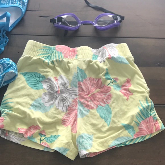 Cute swim suit google and shorts - Picture 7 of 8